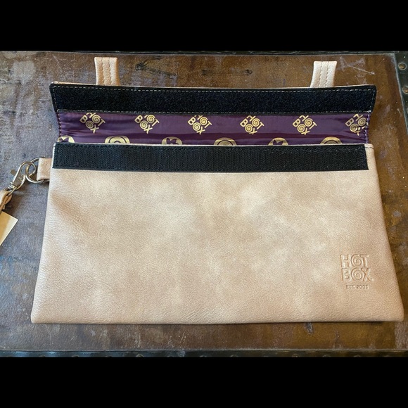 NWT - Beige Vegan Leather Clutch Purse - Make-up bag - Stash bag - smell… - Picture 11 of 12